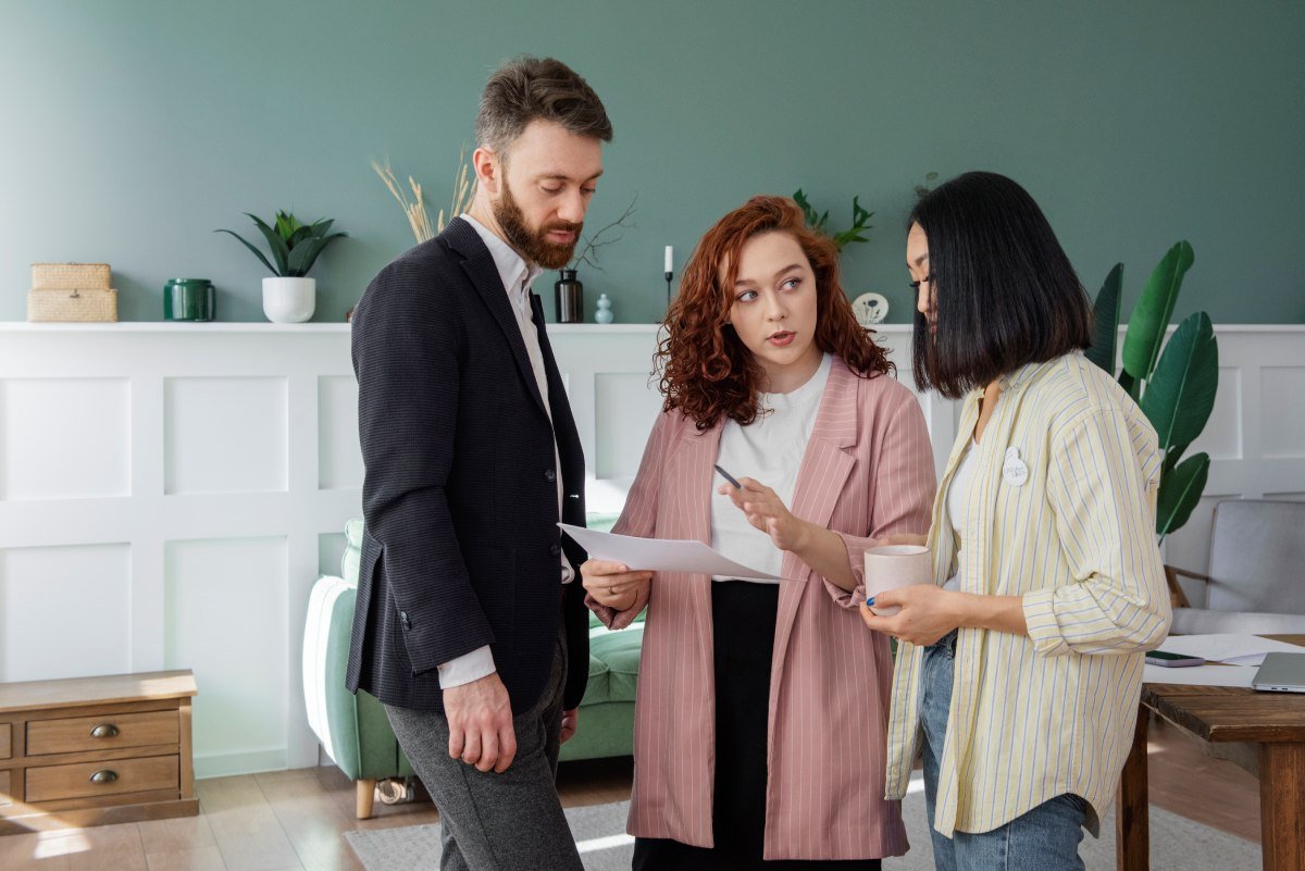 HOA attorney in Las Vegas advising homeowners association board members