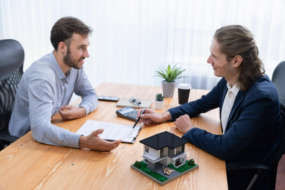 Nevada buyer and seller negotiating a closing extension to resolve a property issue
real estate lawyer