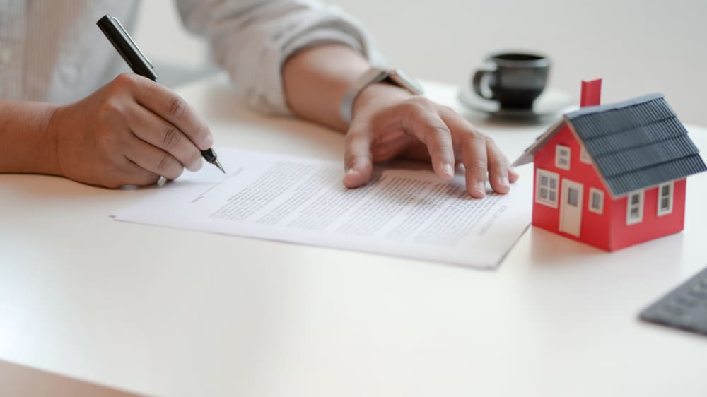 Tenant preparing a written lease termination notice for a Nevada landlord