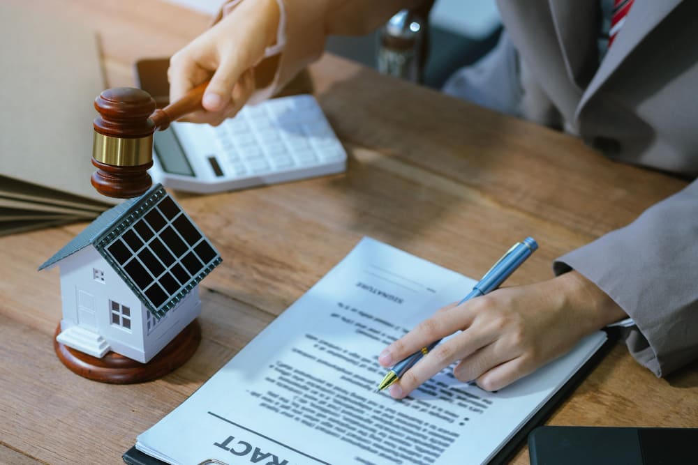 close view of an arbitration clause in a residential solar agreement