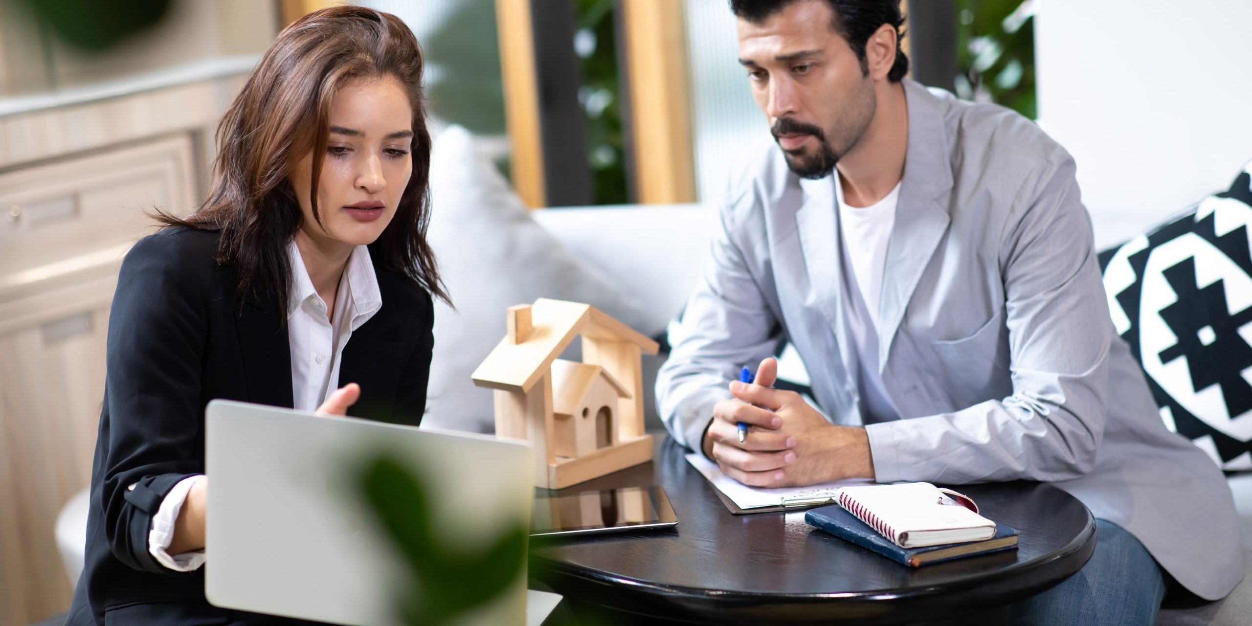 commercial-property-negotiation-nevada Buyer and seller reviewing commercial property negotiation terms in Nevada