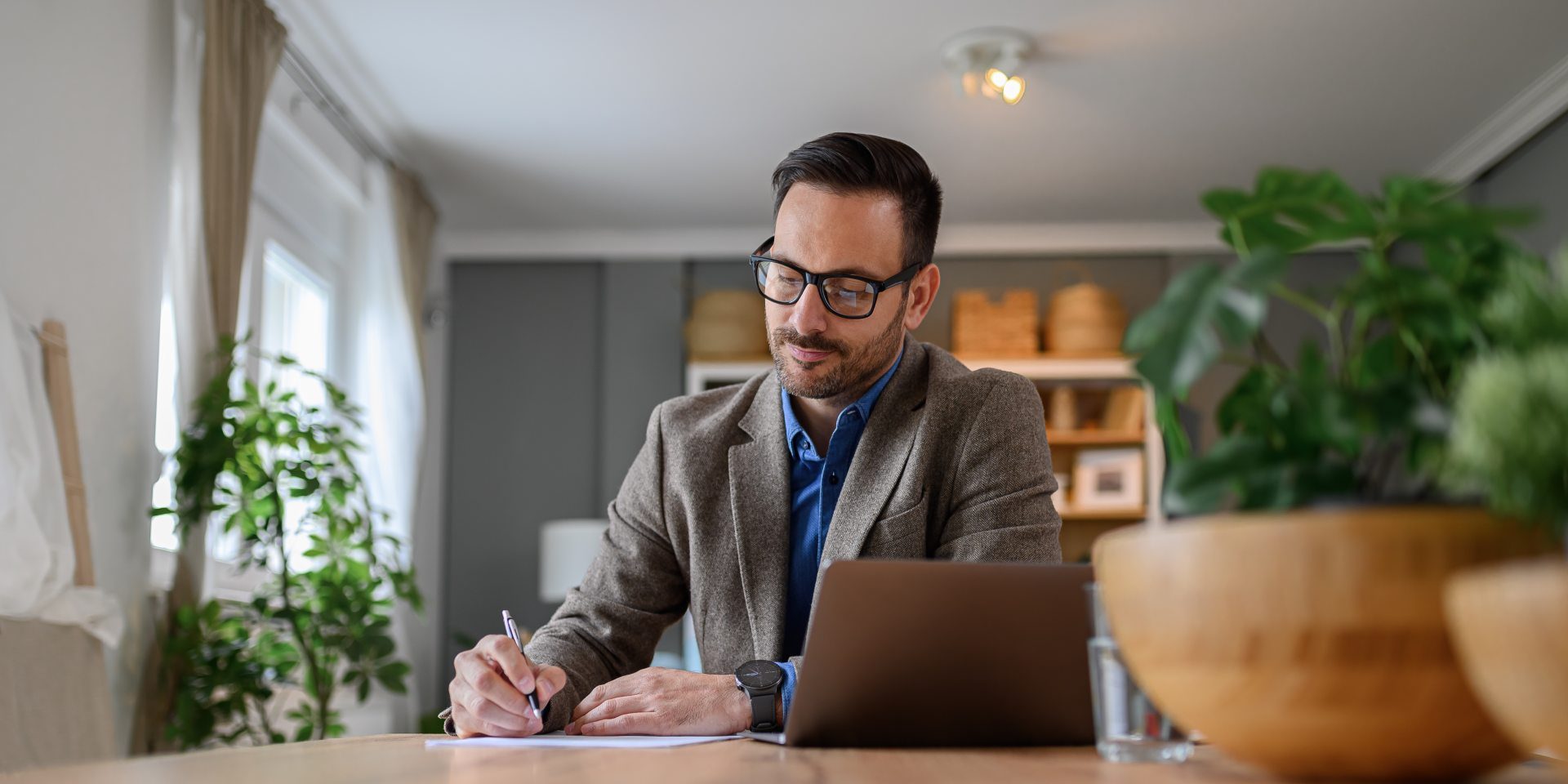 marketable-title-meaning-lender-nevada Nevada lender reviewing marketable title and property records before approving a mortgage