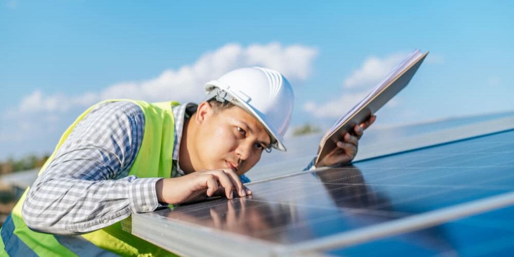 solar-panel-installation-problems-attorney solar panel attorney near me inspecting a defective rooftop solar installation in Las Vegas, solar panel attorney near me